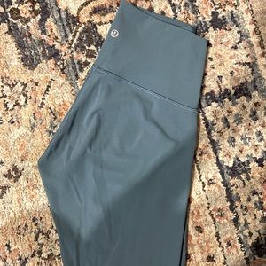 Lululemon wunder under!